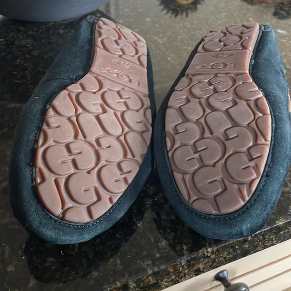 UGG - Picture 6 of 6